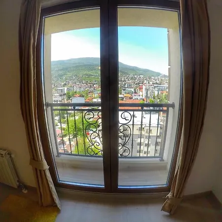 Private 5 Star In Flat Iron Daire *